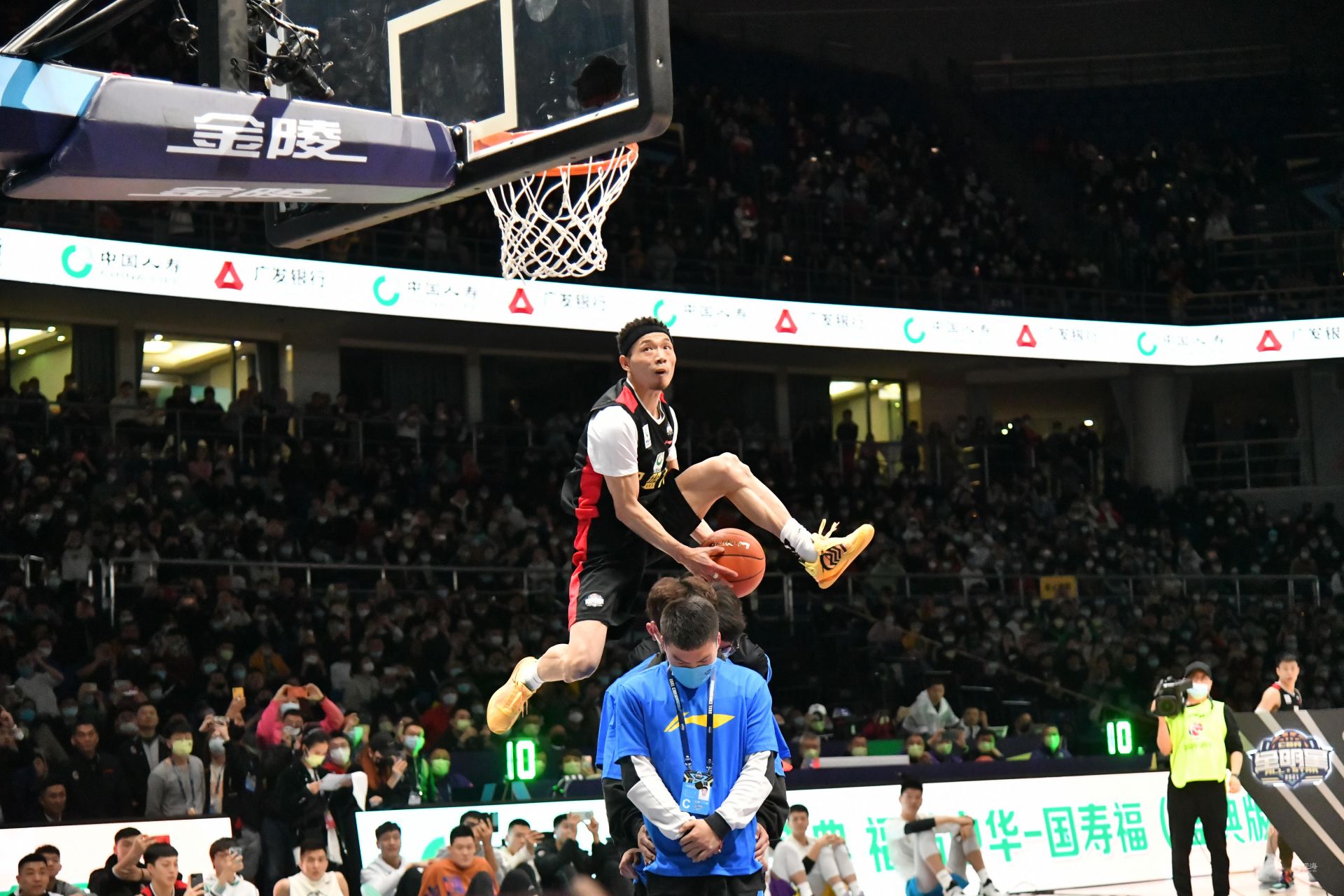 还延续了高 还延续了高