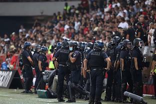 露可攻击的 露可攻击的